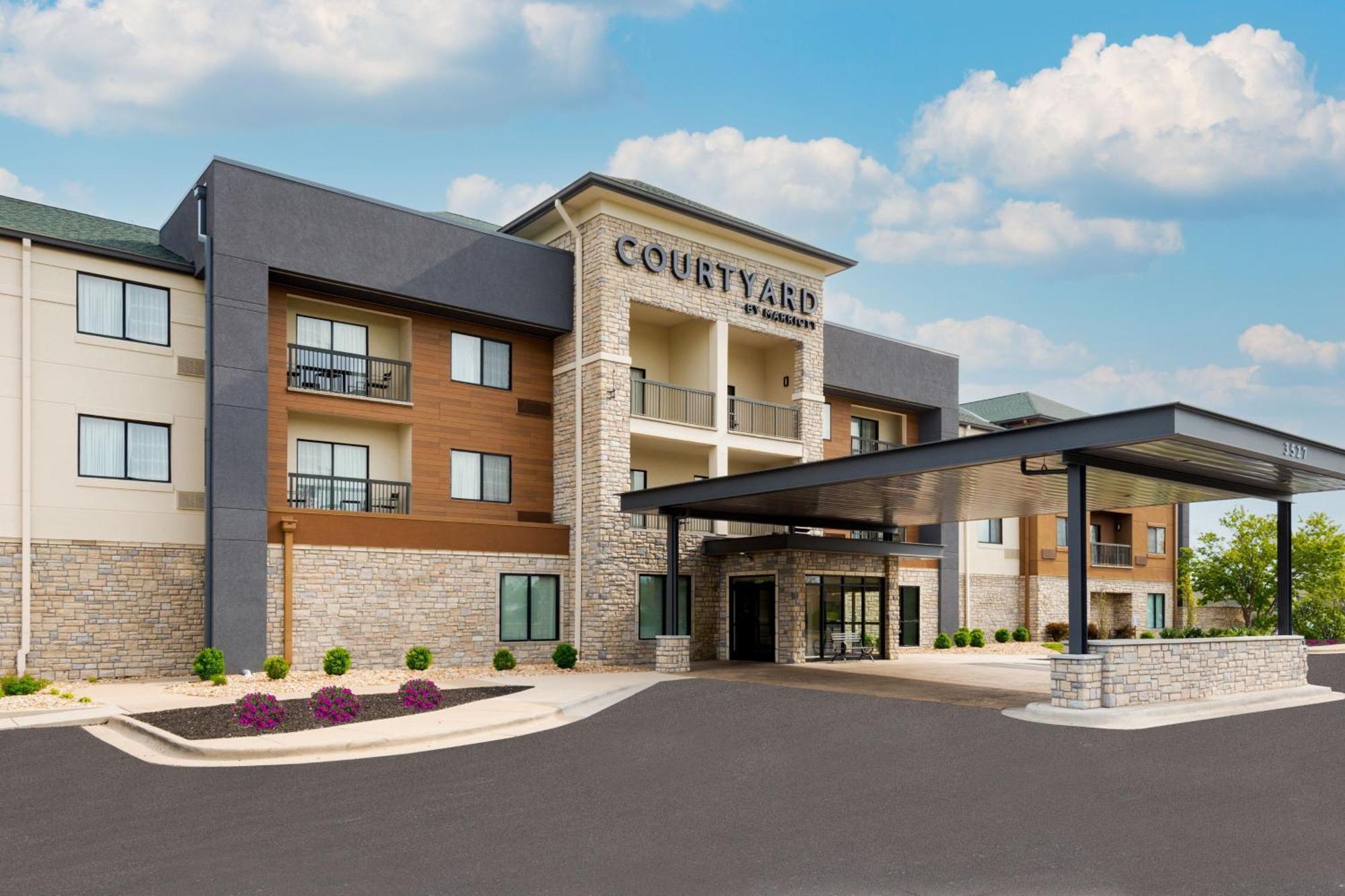 Courtyard By Marriott Springfield Airport Hotel Exterior photo