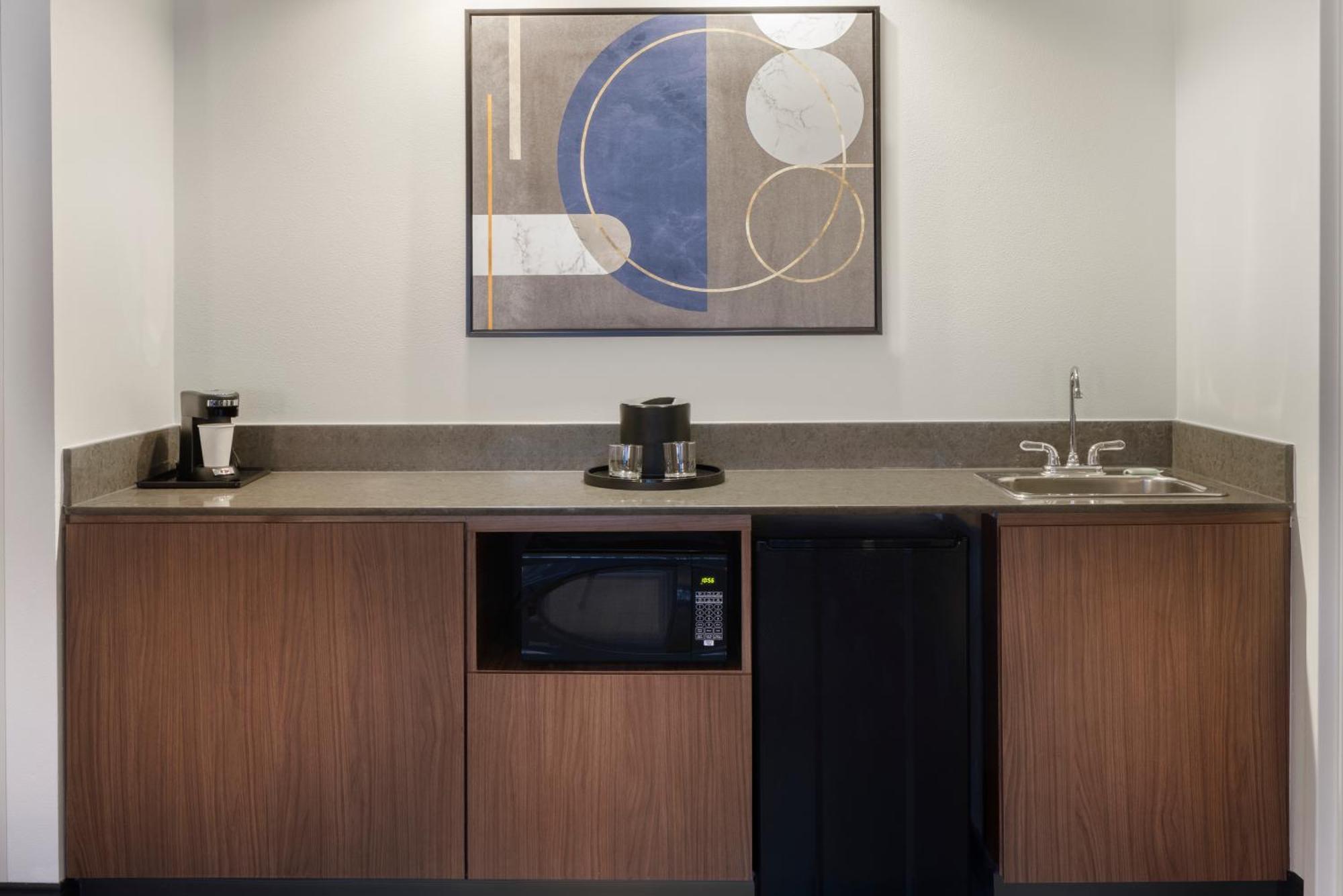 Courtyard By Marriott Springfield Airport Hotel Exterior photo