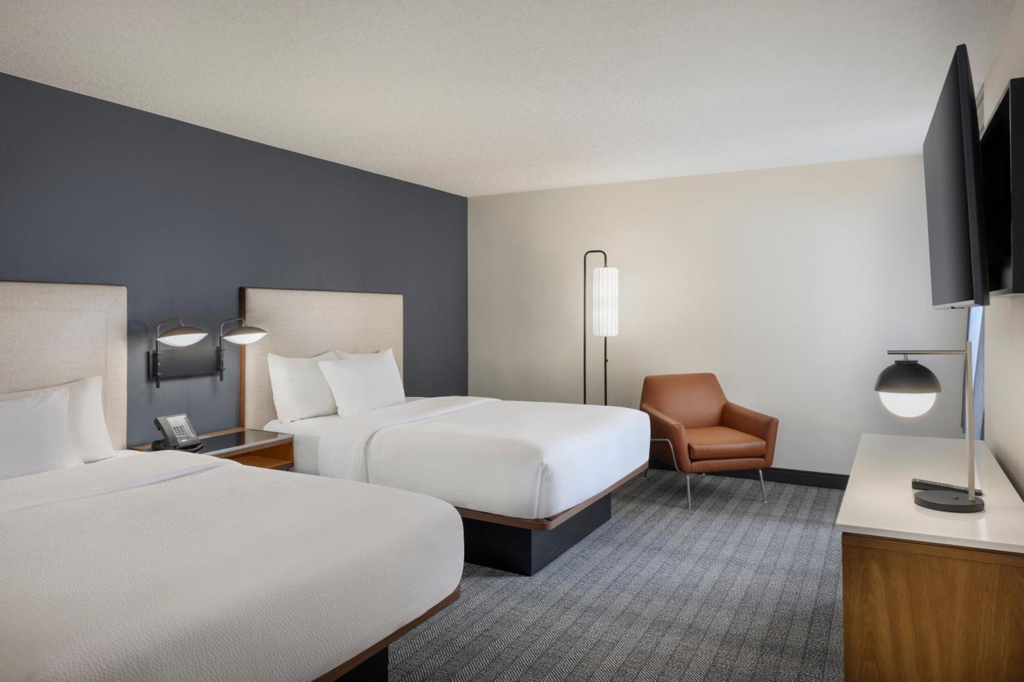 Courtyard By Marriott Springfield Airport Hotel Exterior photo
