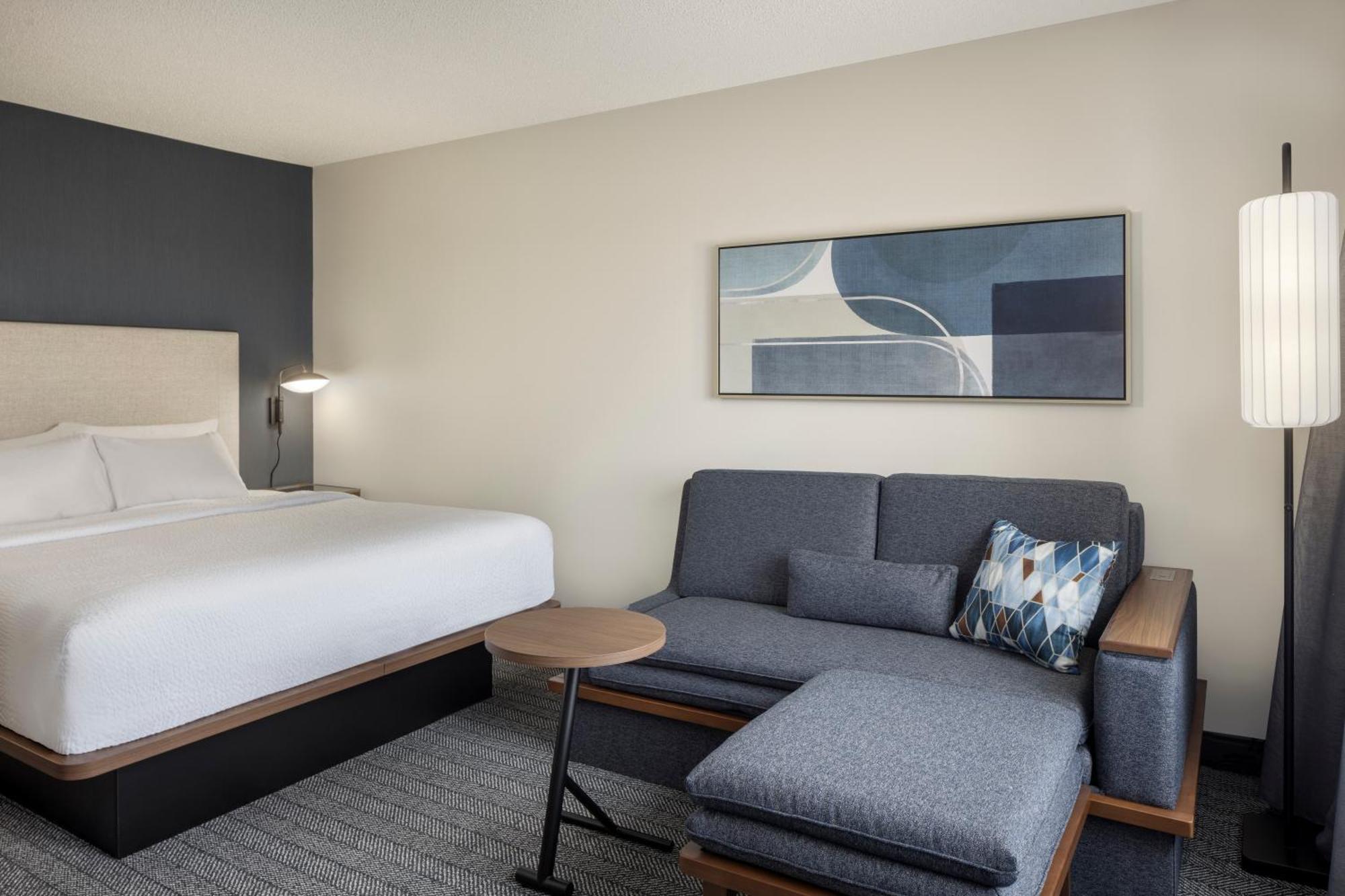 Courtyard By Marriott Springfield Airport Hotel Exterior photo