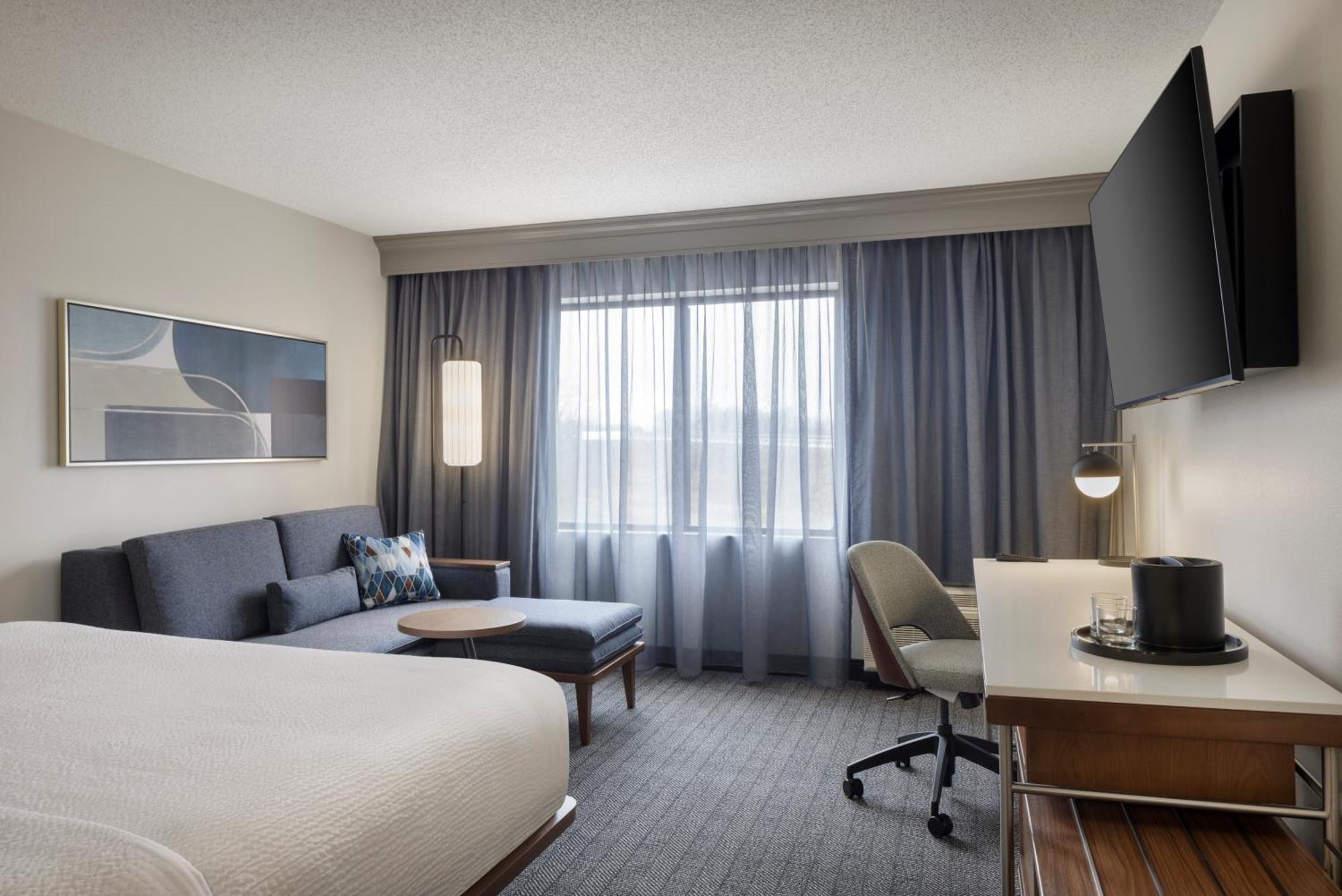 Courtyard By Marriott Springfield Airport Hotel Exterior photo