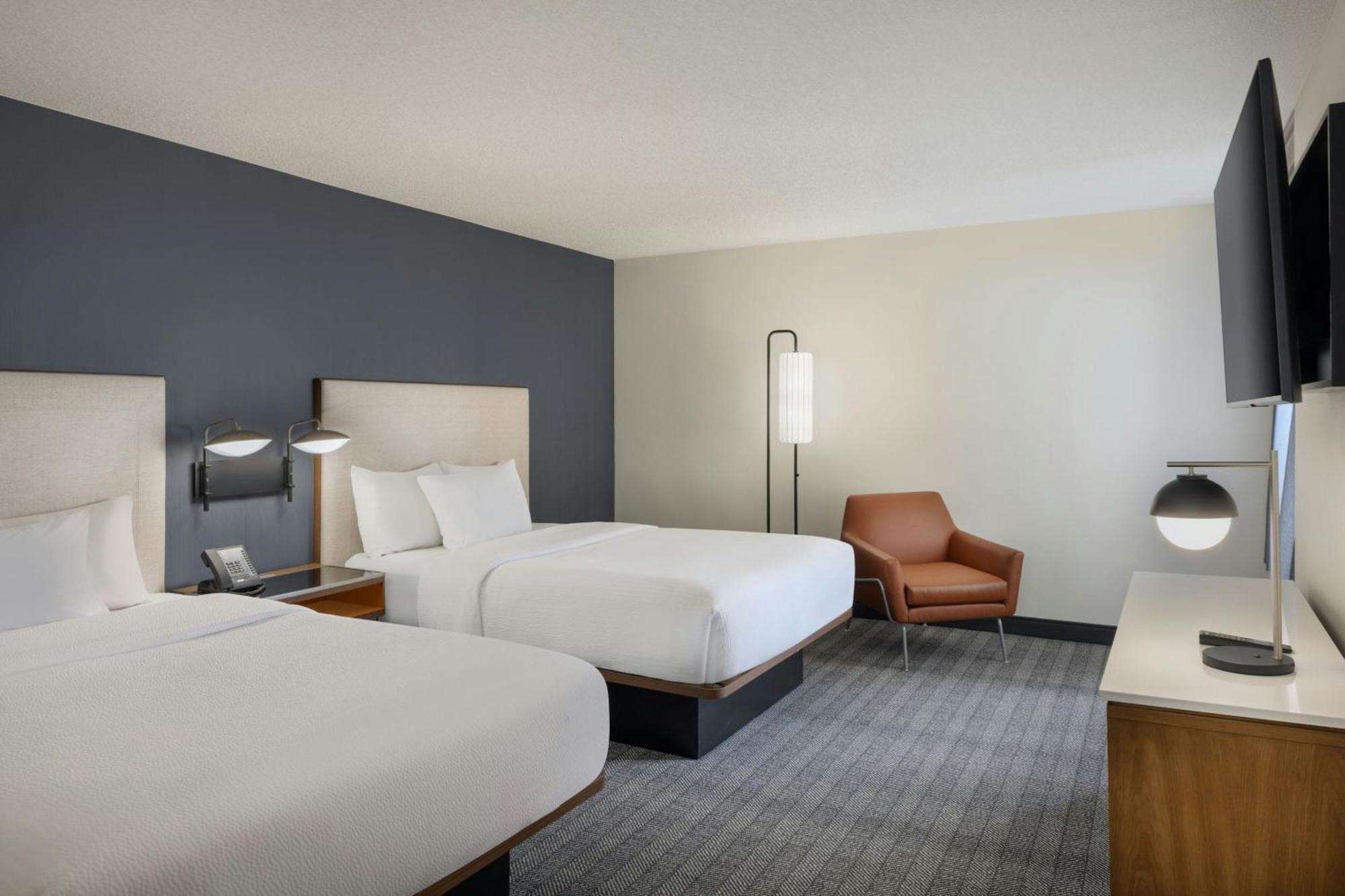 Courtyard By Marriott Springfield Airport Hotel Exterior photo