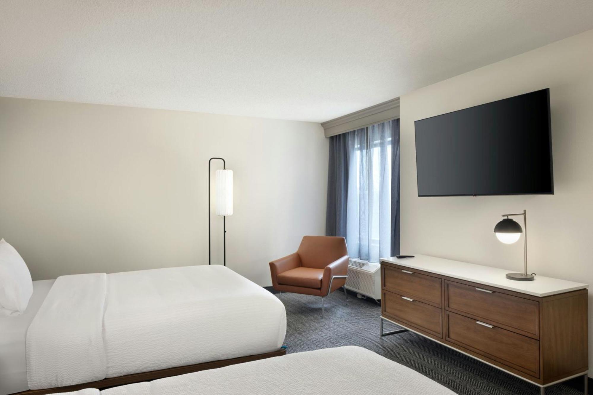 Courtyard By Marriott Springfield Airport Hotel Exterior photo