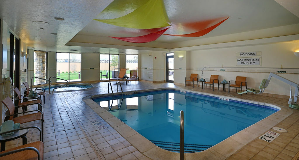 Courtyard By Marriott Springfield Airport Hotel Exterior photo